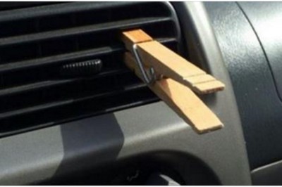 Zawsze przypinała drewnianą klamerkę do kratki od wentylacji! Gdy zrozumiałam czemu - robię to samo!