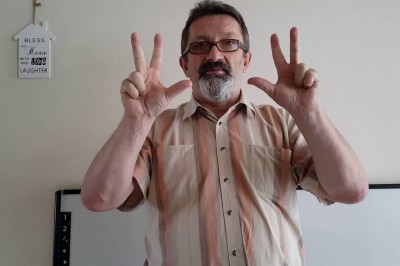 Jak w 3 minuty nauczyć się tabliczki mnożenia? Wykorzystaj swoje dłonie i już nigdy się nie pomyl! 