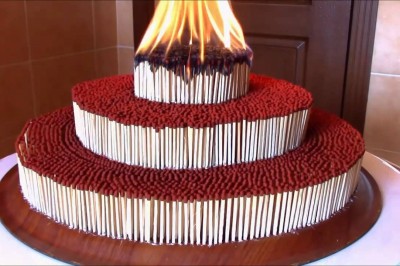 Zrobili tort z 7 tysięcy zapałek! Jak go podpalili, efekt przeszedł wszelkie oczekiwania! 