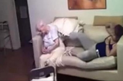 Córka zainstalowała ukrytą kamerę i zobaczyła, co opiekunka wyprawia z jej chorą na Alzheimera mamą…