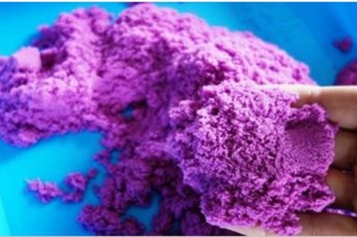 Piasek kinetyczny to świetna zabawa! Zobacz jak zrobić go samemu w domu!