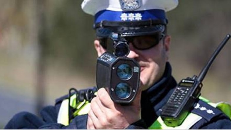 Co zrobić, żeby nie złapał Cię radar? Sztuczka, którą podzielił się ten policjant jest po prostu niezawodna!