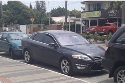 To jest auto jakiego potrzebuje! Zobacz jak wyjechać z parkingu, gdy mamy naprawdę mało miejsca?!