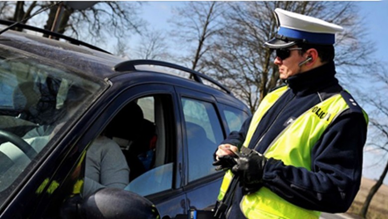 Policjanci zatrzymują rozpędzone auta! Mężczyzna za kierownicą był roztrzęsiony i do tego płakał