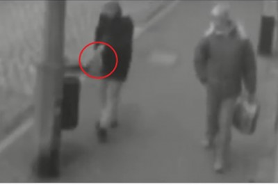 Wyrzucili do śmietnika szczelnie zawiązaną torbę ze szczeniakiem w środku! Policja prosi o pomoc w znalezieniu sprawców!