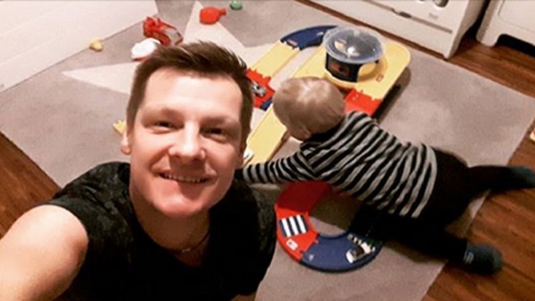 Marcin Mroczek pochwalił się jak mieszka! Dom gwiazdy serialu „M jak miłość” promieniuje rodzinnym ciepłem!