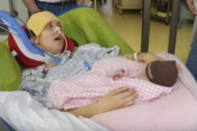 Doznała paraliżu po porodzie i nie mogła dotknąć córeczki! To co wyszeptała pielęgniarce do ucha, porusza wszystkich! 