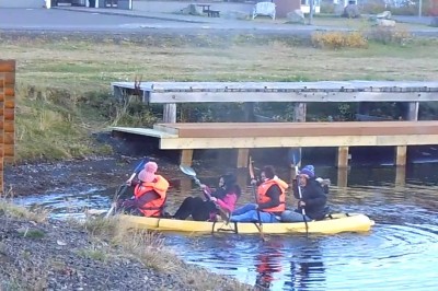 Myślisz że widziałaś wszystko?! To ogarnij te 4 kobiety w jednym kajaku i ich genialną współpracę!