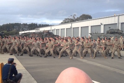 Tak wygląda taniec wojenny nowozelandzkiej armii! Panowie w mundurach dają czadu! !
