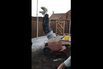 Mati pokazał jak się tańczy brake dance na budowie! Majster musi być dumny :D