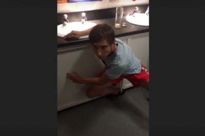 Znaleźli dwóch typów po dopalaczach w toalecie pubu! Nie mogli ustać na nogach!