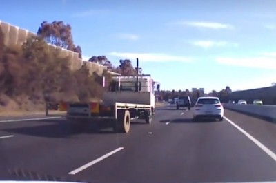 Oszukać przeznaczenie wersja hard! Kobieta miała sporo szczęścia na autostradzie!