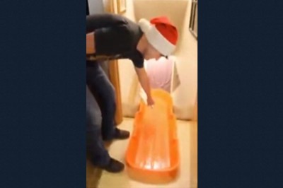 Podpalił sanki w domu i postanowił zjechać po schodach! Cóż złego mogło się stać?!