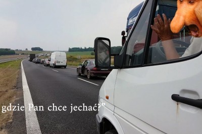 Szeryf drogowy do którego dotarło, że blokuje i stwarza zagrożenie!