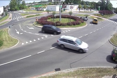 Dachowanie Seicento na skrzyżowaniu w Częstochowie! Tak się kończy wymuszenie pierwszeństwa! 