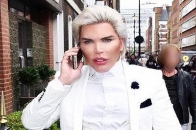 Żywy Ken udostepnił swoje zdjęcia sprzed operacji. Nawet najbliższa rodzina ma problem, żeby go poznać