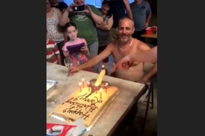 Urodzinowy tort z mega niespodzianką, której solenizant się nie spodziewał