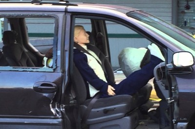 Nogi na desce rozdzielczej, czyli co się dzieje podczas wypadku