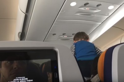 Dzieciak o demonicznym głosie nie dawał spokoju podczas 8 godzinnego lotu do NY