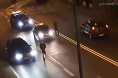 Dwóch pijanych Sebixów kopało w auta w centrum Gorzowa. Nikt nie zareagował