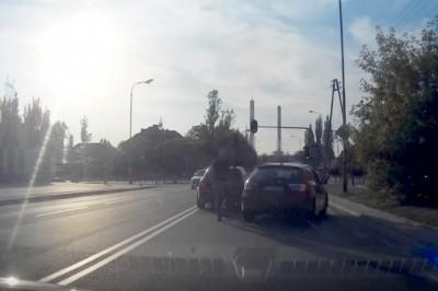 Wyzwiska, zajeżdżanie drogi, próba urwania lusterka. Tak wygląda agresja na polskich drogach