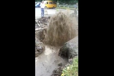 Tych hydraulików nic nie powstrzyma. Jak szef powiedział, że mają zakręcić to tak zrobią