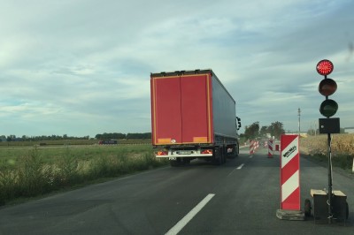 Myślisz, że widziałeś chamską jazdę na czerwonym? To zobacz na tych cwaniaków