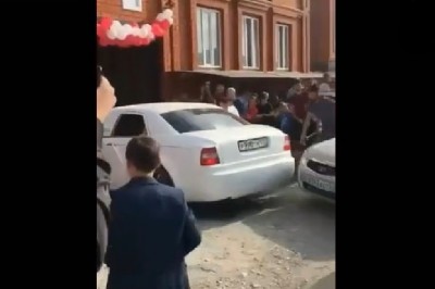 Jeszcze wesele się nie zaczęło, a już doszło do wielkiej bójki przed samym lokalem