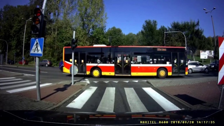 Wjazd kobiety na zielonym świetle w Bielsku-Białej zakończony srogą niespodzianką