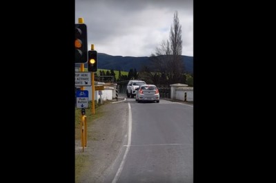 Szybka kara dla cwaniaka, który wepchnął się na czerwonym świetle