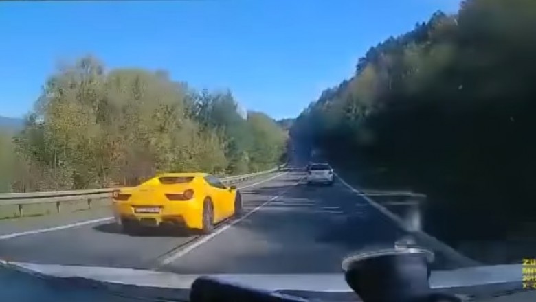 Polacy urządzili sobie wyścig Porsche vs Ferrari. Podczas wyprzedzania wjechali na czołówkę