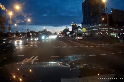 Pijanej kobiecie tak się spieszyło przejść, że spowodowała wypadek. 