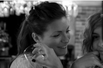 Stałe związki to porażka? Od 8 lat jest z jednym chłopakiem i koleżanki otwarcie z niej się śmieją 