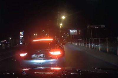 Spotkanie dwóch cwaniaków z Audi i Mercedesa na jednej drodze. Każdy miał swoje racje