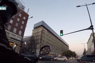 „I co myślisz, że ja się boję?!” Gość na skuterze vs rowerzysta - Warszawa