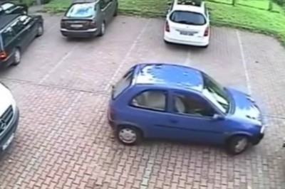 Ekstremalnie trudny wyjazd z parkingu. Ciężko jest to ogarnąć