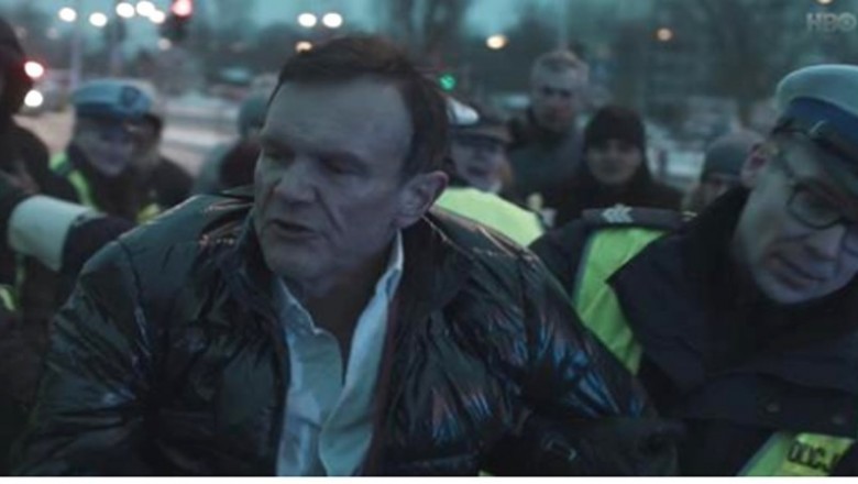 „Pazura potrącił ciężarną na pasach Podobno był pod wpływem” Kobieta za bardzo uwierzyła w rolę Cezarego