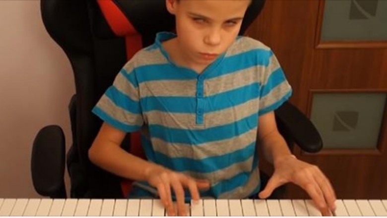 Niewidomy 13-latek zagrał na pianinie hit „Weź nie pytaj”. Jego wykonanie podbiło serca internautów