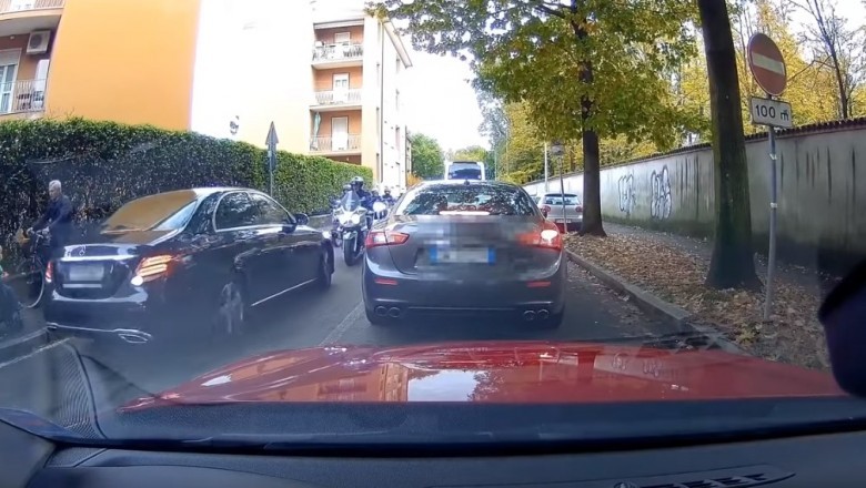 Wpadli na cały oddział policjantów na motorach! Pech cwaniaków za kierownicą