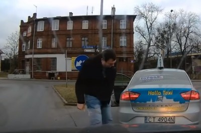 Tak latają taksówki po Toruniu. Nigdy nie wiesz co się może wydarzyć