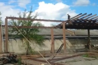 Tadek ty ciągnij, a ja będą stał na dachu i patrzył. Mistrzowie BHP