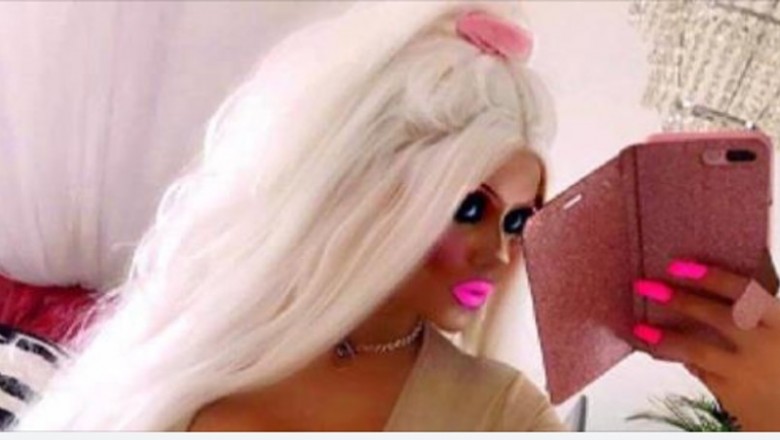 Ma 22 lata i uważa, że wygląda jak Barbie. Dzięki swoim filmom w sieci zarabia fortunę