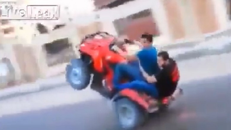 Jazda dwóch cwaniaków, którzy nie potrzebowali patrzeć na drogę. Ku przestrodze