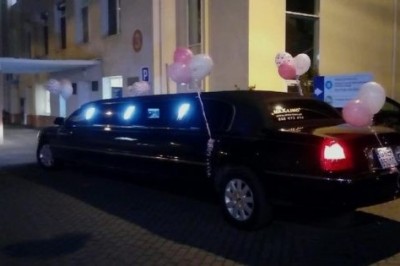 Pod szpital po noworodka przyjeżdża czarna limuzyna z balonikami. Takie rzeczy tylko w Gdyni