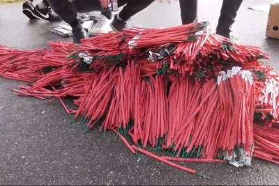 10 tysięcy petard ułożone na drodze i podpalone. Konkretny efekt