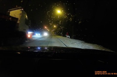 Taksówkarzowi z Białej Podlaskiej tak się spieszyło, że wylądował w rowie