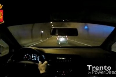 Mistrzowska ucieczka Fiatem Panda przed policjantami na autostradzie