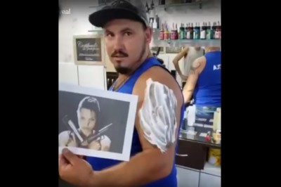 Ten tatuaż chyba nie miał tak wyglądać. Rozczarowanie na jego twarzy mówi wszystko