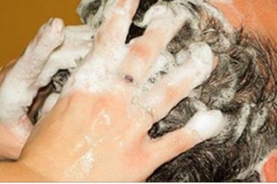 Do szamponu dodała odrobinę sody oczyszczonej. Gdy spojrzała w lustro, nie mogła uwierzyć w to co widzi