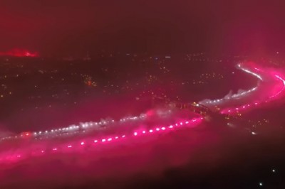 Szczena opada. Piękna biało-czerwona rzeka rac na 100-lecie powstania w Poznaniu